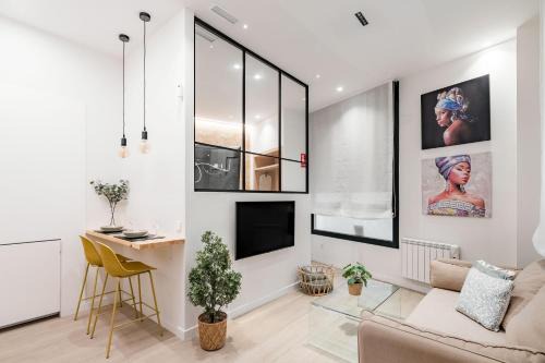 Barrio de La Latina Apartamento | Charming La Almudena