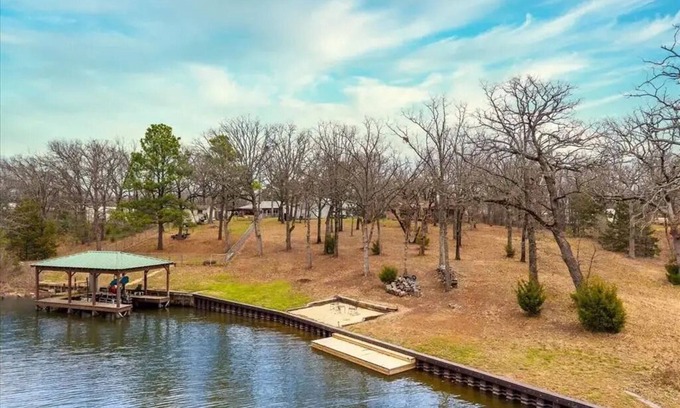 Quitman Casa | Charming Lake Fork waterfront 3-bedroom house with boat dock