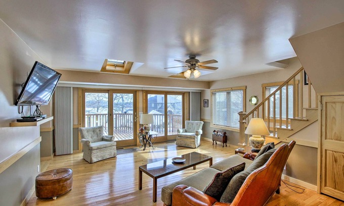 Lake Ripley Cabaña | Charming Lake Ripley Cottage w/ Water View!