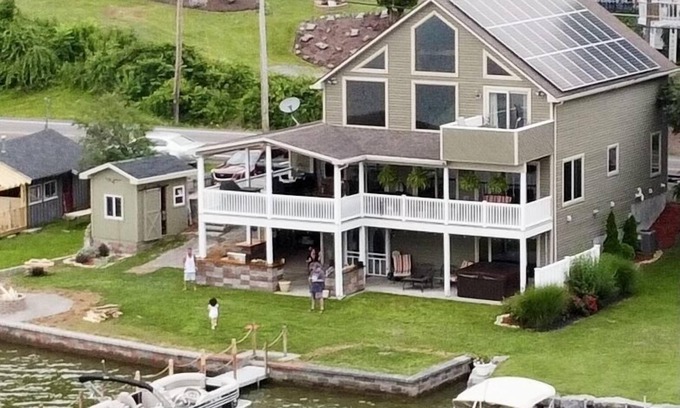 Marietta Casa | Charming lake side retreat great for family time or a romantic getaway!