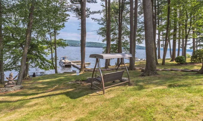 Lakeville Casa | Charming LAKEFRONT 4-bedroom 3 bath house with kayaks, paddleboards, WiFi and AC