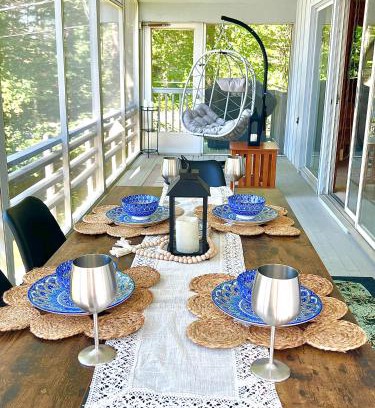 Barnstead Casa | Charming Lakefront Chalet, family and pet friendly