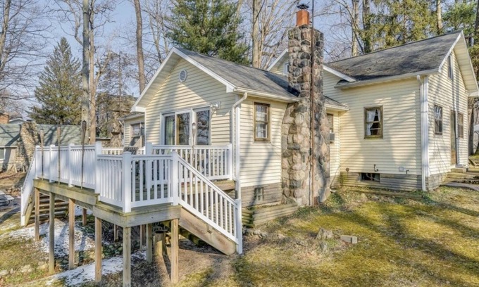 Vandalia Cabaña | Charming Lakefront Cottage