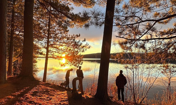 Dwight Cabaña | Charming lakefront cottage with private dock, stunning sunsets & cozy wood stove