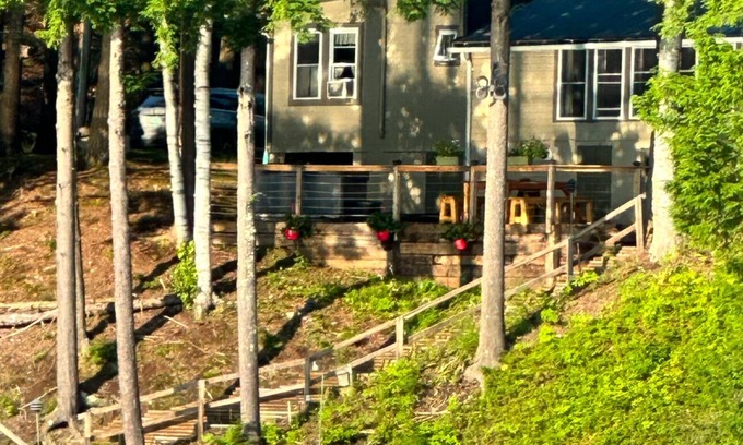 Woodbury Cabaña | Charming lakefront family Cottage w/ hot tub and fire pit!