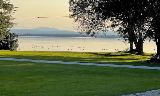 Alburg Cabaña | Charming Lakeside 2-bedroom cottage in lovely Alburgh, VT
