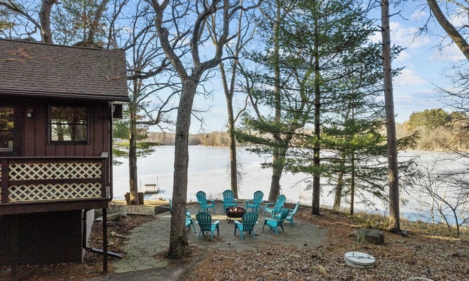 Wautoma Casa | Charming Lakeside Escape on Peaceful Nature Lake