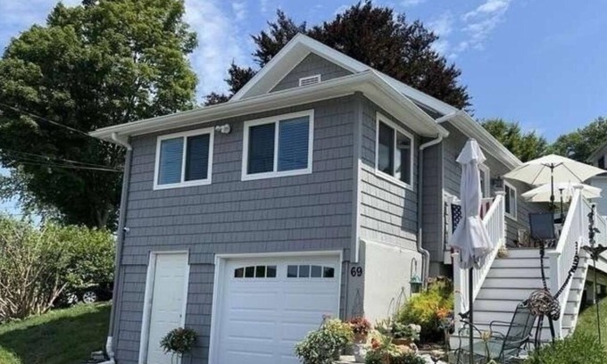 Pittsfield Cabaña | Charming Lakeview Cottage in Heart of the Berkshires