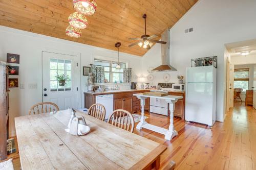 Lawley Casa | Charming Lawley Cottage Deck, Fire Pit and Yard!