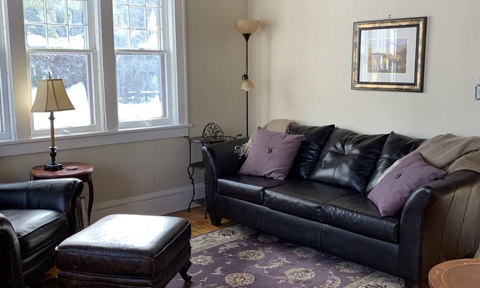 East Harriet Casa | Charming Linden Hills Cottage steps from Lake Harriet & Lake Bde Maka Ska