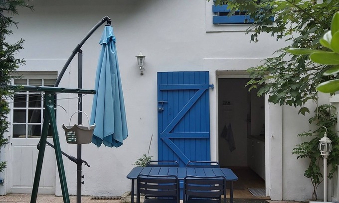 Linxe Casa | Encantadora casita azul en el corazón de los páramos cerca del océano y el lago de León