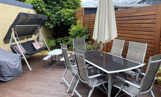 Invermay Casa | Charming little character home , 20 min walk to city centre, close to everything
