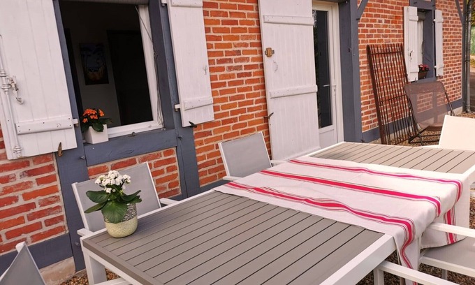 Leon Casa | Pequeña casa con encanto renovado en el corazón de un bonito pueblo.