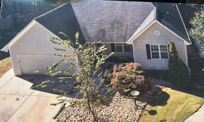 Roswell Cabina | Charming lodge in peaceful Roswell with WiFi, AC and lots of fun around.