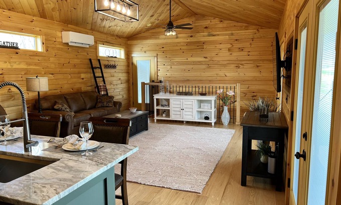 Chittenden County Cabina | Charming Lodge with Tranquil Views