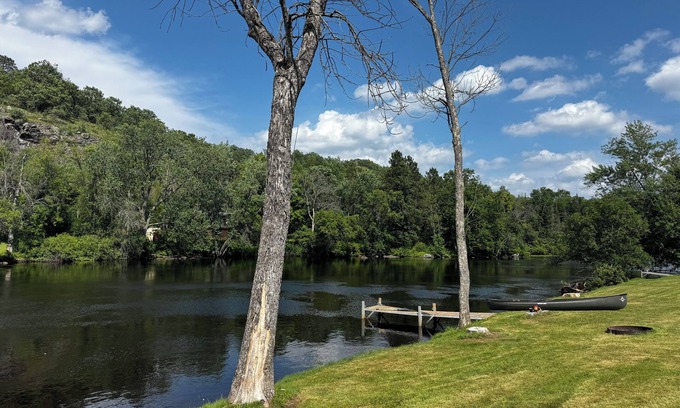 Crystal Falls Cabina | Charming log cabins on Paint River - Pet Friendly!