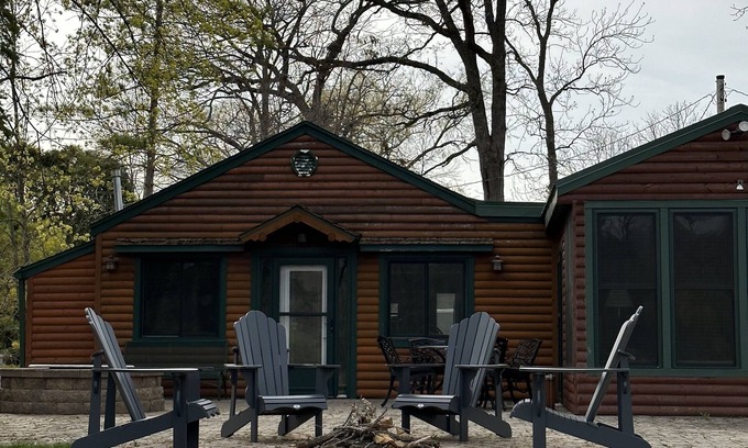 Fond du Lac Cabina | Charming Log Cabin on a private spring fed lake