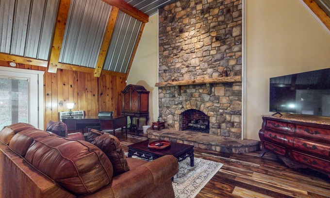 Ellijay Cabina | Charming log cabin with serene views, private pond, & cozy fireplace