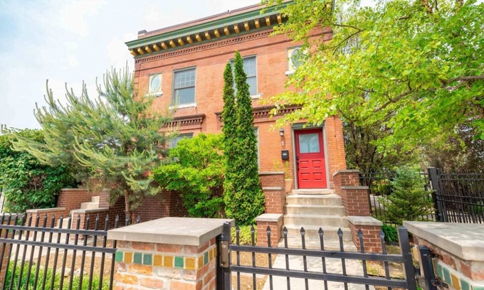 Brush Park Apartamento | Charming Lower-Level Flat, Walk to Sports Stadiums