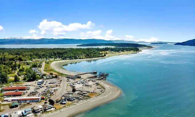 Bellingham Casa | Charming Lummi Bay Waterfront Beach House