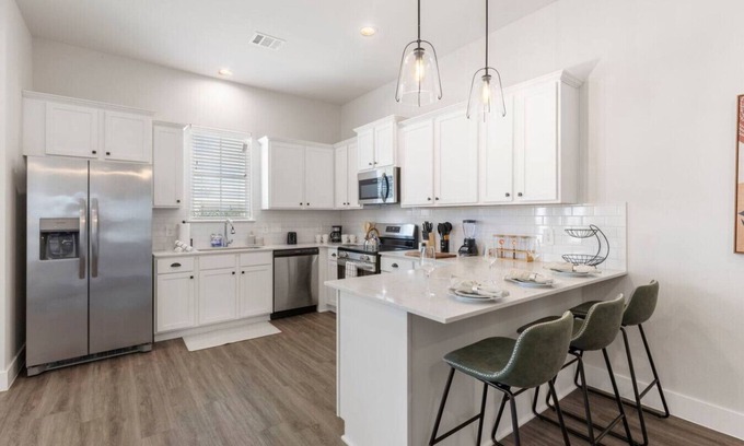Magnolia Casa | Charming Magnolia Retreat - Clubhouse & Gym Access
