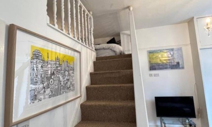 East Putney Apartamento | Charming Maisonette Studio Flat in the Heart of Putney