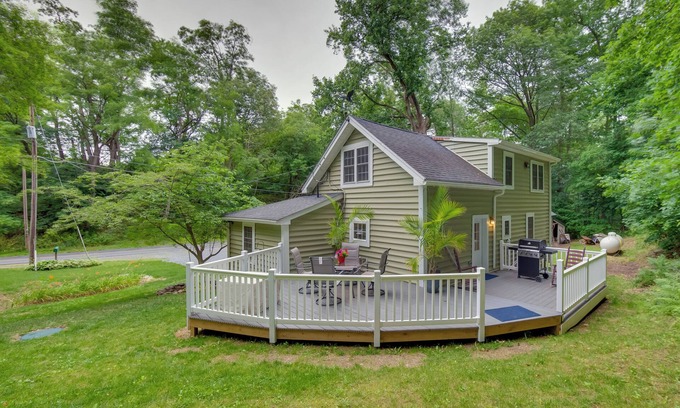 Manheim Cabaña | Charming Manheim Cottage w/ On-Site Animal Viewing