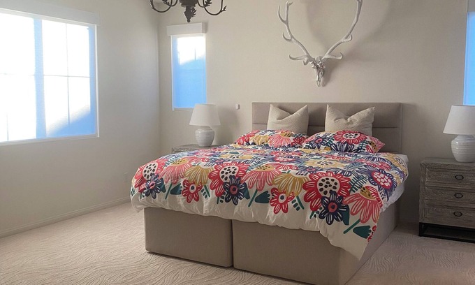San Elijo Hills Casa | Charming Master Bedroom and bath in wonderful house San Marcos fully furnished