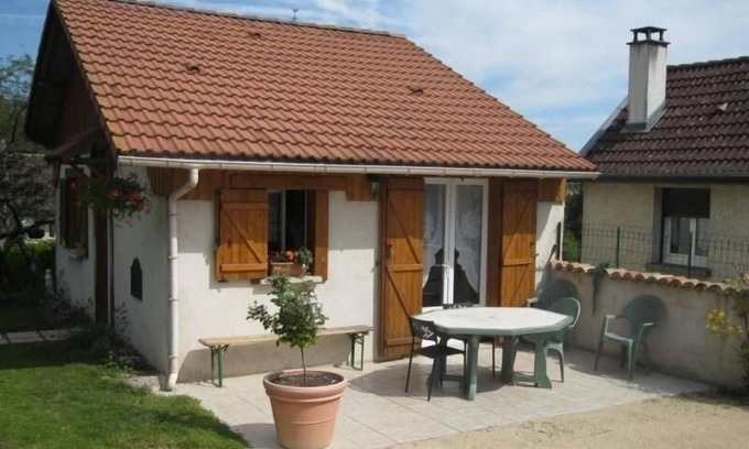 Sivry-la-Perche Cabaña | Acogedora Casa Rural en Meuse: Terraza, Garaje, Cerca de Verdun