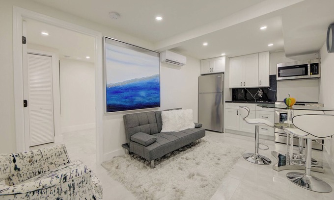 Buena Vista Cabaña | Charming Miami Design District Cottage 1BR/1BA- Free Parking- Hot Tub