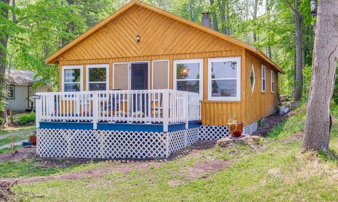 Herron Cabaña | Charming Michigan Cottage w/ Sunroom & Lake Access