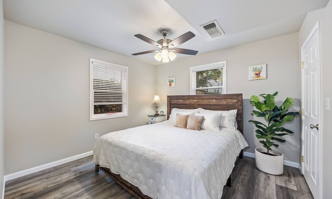 Midtown Sacramento Apartamento | Charming Midtown Home w/King Bed, Private Parking, near Sutter Medical