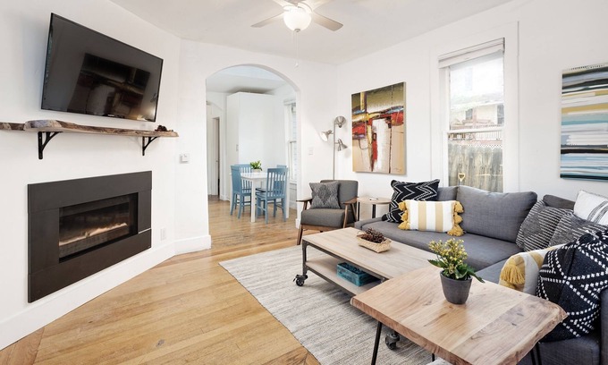 Glenwood Springs Cabaña | Charming Miner's Cottage - Sunny Historic D/T Gem