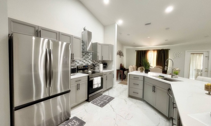 Port Malabar Casa | Charming & Modern 4-bedroom 2-bathroom in brilliant Palm Bay