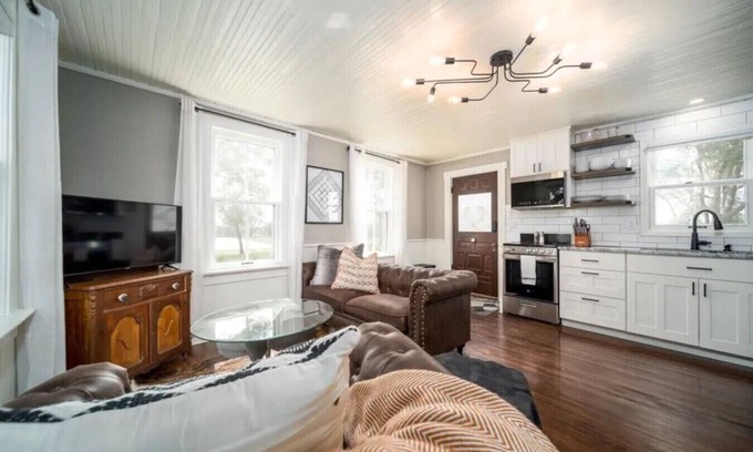 Pella Casa | Charming, modern and cozy retreat on the bike path