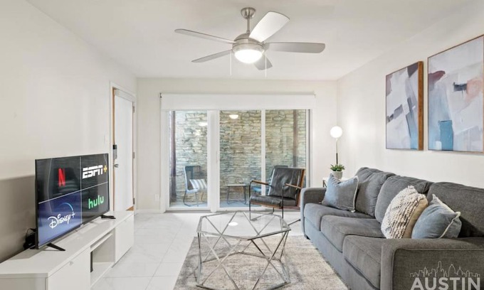 Westfield Apartamento | Charming Modern Apt Pool Patio Free Parking