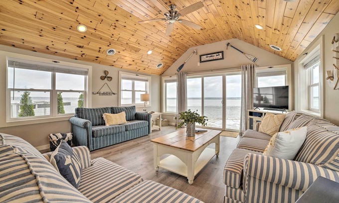Prudenville Cabaña | Charming Modern Cottage on Houghton Lake!