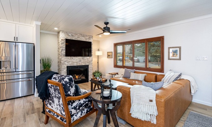Coconino Estates Casa | Charming Modern Farmhouse In The Pines