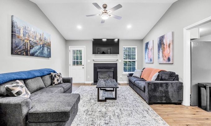 Winston - Salem Casa | Charming & Modern Home / Prime Location / Sleeps 8