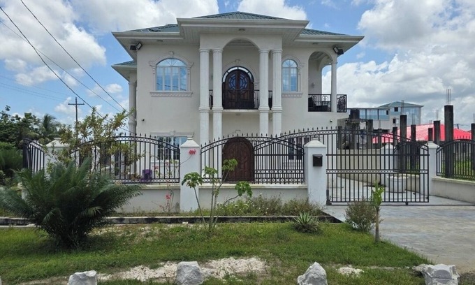 Providence Casa | Charming Modern House In Residential Providence Hot-W/Wi-Fi/AC, Live/Secure Cam