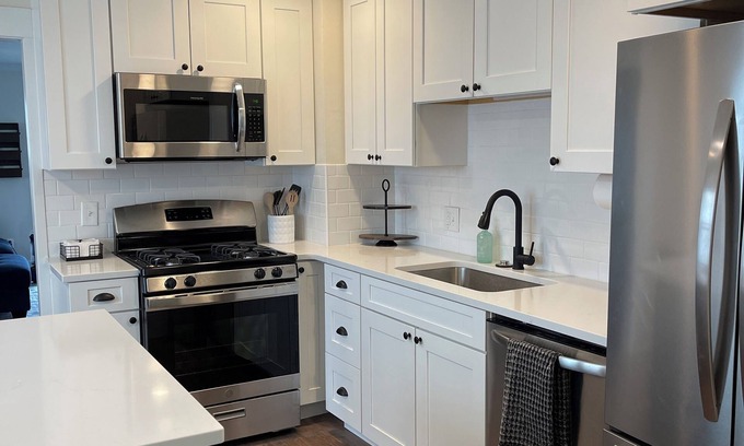 Midtown Apartamento | Charming Modern Midtown in Vibrant area!