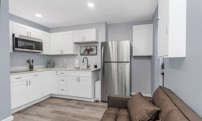 Pinellas Park Apartamento | Charming Modern Studio in Central Pinellas Park