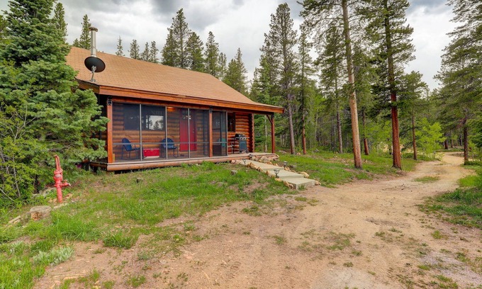 Black Hawk Cabina | Charming mountain cabin located just minutes from Golden Gate Canyon State Park