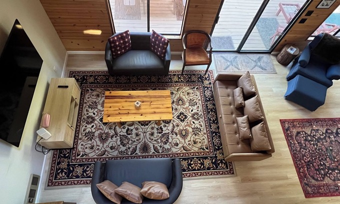 Arnold Chalet De Esquí | Charming Mountain Chalet with AC/Heating in Camp Connell.