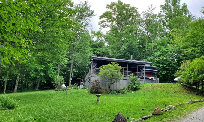 Cullowhee Casa | Charming Mountain Cottage close to Cashiers, Highlands and Lake Glenville, NC
