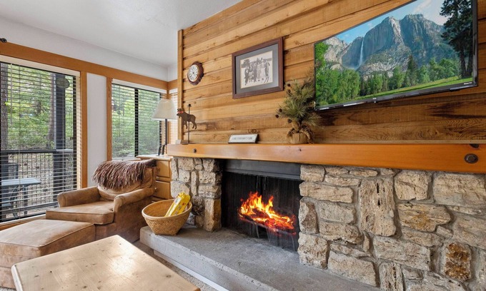 Tahoe Woods Condominio | Charming Mtn Chalet (Studio), near lake & ski
