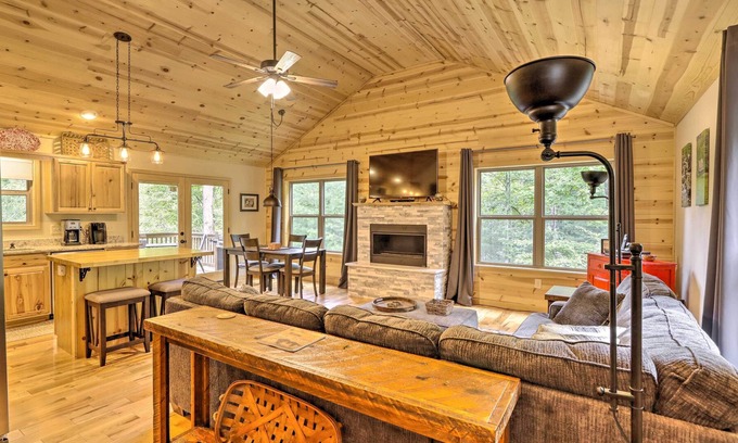 Unaka Cabina | Charming Murphy Cabin w/ Gas Grill + Fire Pit