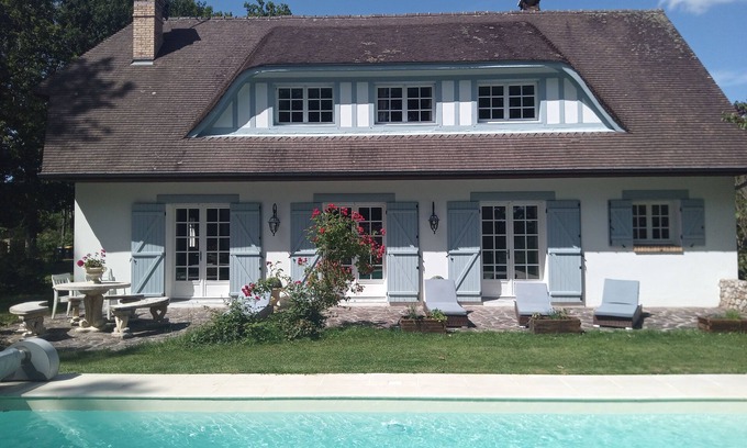 Corneville-sur-Risle Casa | Encantadora casa normanda en un parque arbolado privado a 30 minutos del mar
