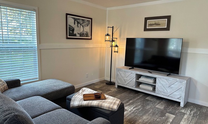 Ocala Casa | Charming new 3-bedroom mobile home only 3 minutes from WEC.