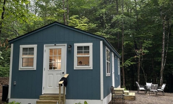 Northfield Cabaña | Charming new cottage w/ modern amenities on peaceful Bog Lake, Northfield Maine